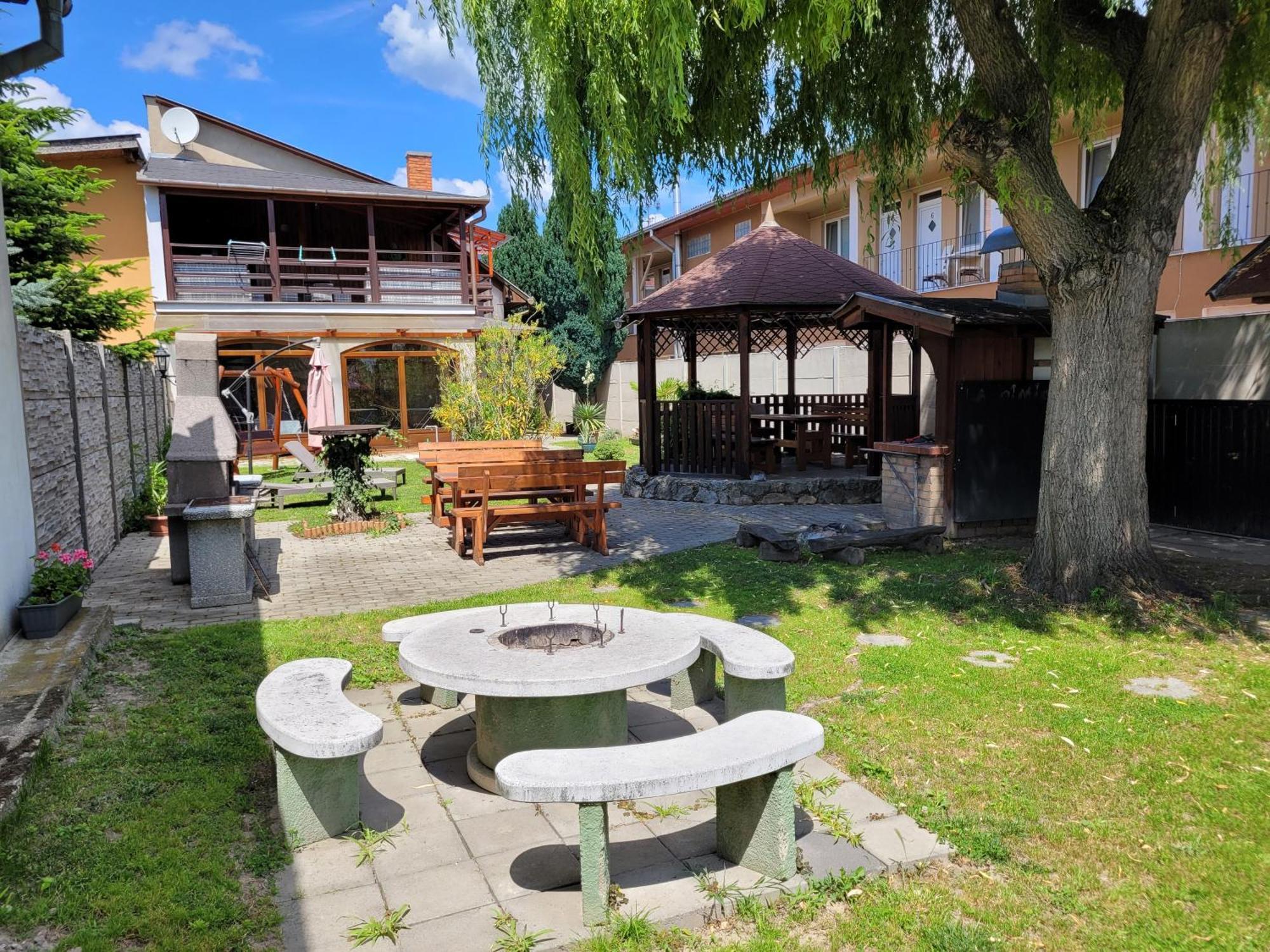 Penzión Korzo Štúrovo Exterior foto